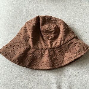 Lack of color wave bucket hat